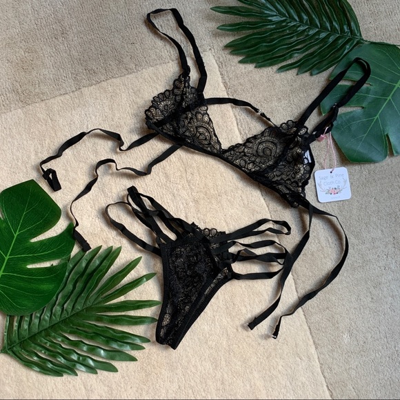 NWT Delicate Bandage Adriana Black Strappy Lace Lingerie Set - Picture 3 of 8